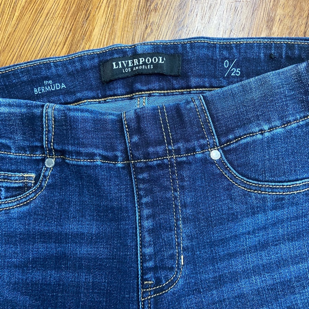 EUC, Liverpool Bermuda Jean Shorts, size 0/25